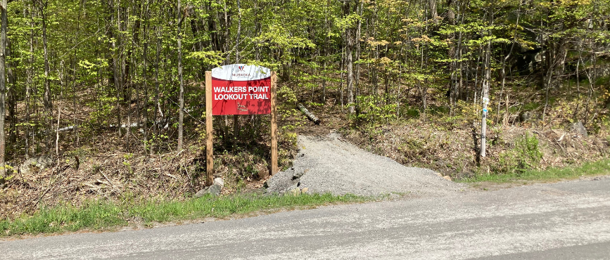 Sign at the entrance to Walkers Point Lookout Trail